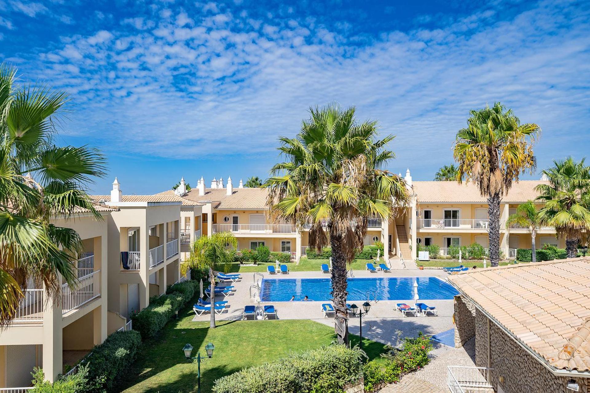 Apartment Palm Tree With Pool By Homing